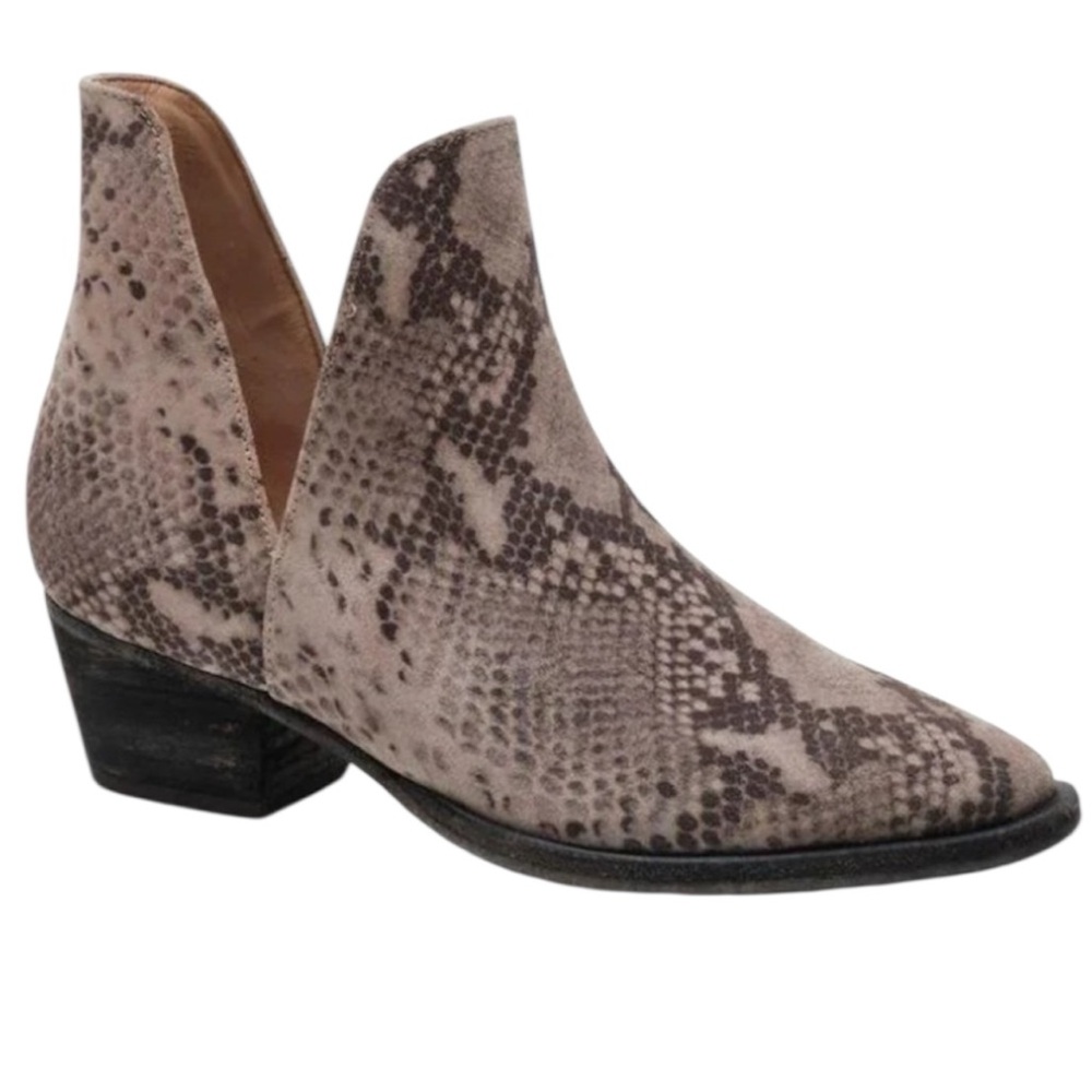 Free people collection animal charmed, double V python multi size 38.5